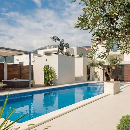 Greta Villa Kastela